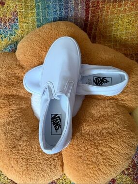 ☁️Vans White Classic Slip-On Canvas Sneakers🫧